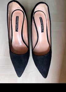 Classic Black Pointed Pumps