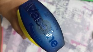 Vaseline Ceramide Hyaluron Deep Moisture