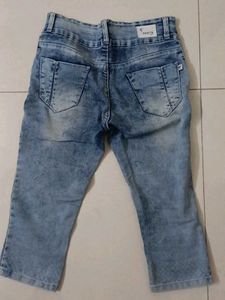 Light Wash Denim Capri Jeans