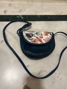 Baggit sling Bag