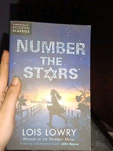 NUMBER THE STARS BY LOIS LOWRY(Medal Winner)