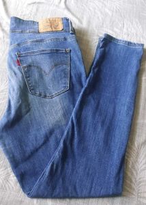 Levi's High Rise Blue Jeans size 32