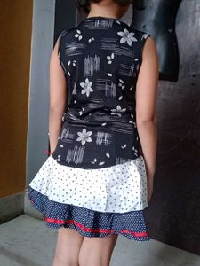 Girl&#39;s Top and Skirt Set