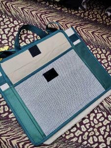 Men &amp; Women Green Massenger Bag