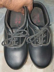 Lakhani School Shoes 👟 For Boys, Size 5 No.