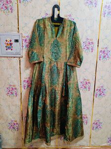 🇳🇿💫🎀Elegant Green &amp; Gold Ethnic Gown
