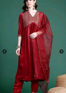 New Elegant Kurta Set from Myntra