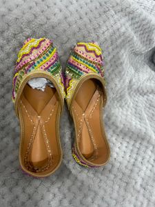 2 Girls Jutti(buy 1 500 buy 2@850)