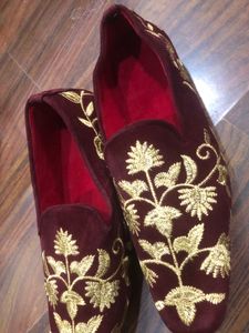 Embroidered Velvet Groom Mojari