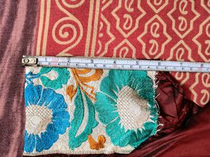 Embroidered Silk Sarees With Blouse Piece