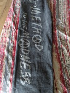 Graphic Boyfriend Jeans