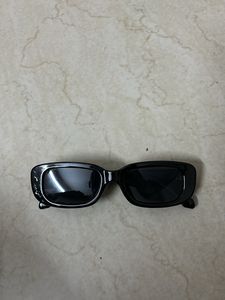 Retro Black Rectangle Sunglasses