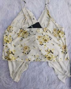 Twist Camisole Top🤍⭐