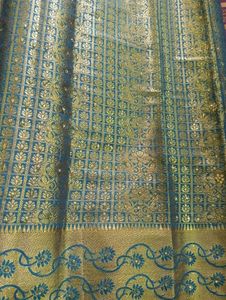 Elegant kanjeevaram silk Saree with golden zari