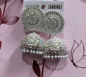 Treditional White Jhumka.