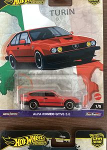 Hot Wheels World Tour Set with Chase