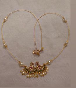 Elegant Swan Design Necklace