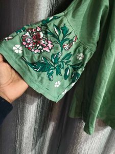 Green Floral Sleeve crop Top