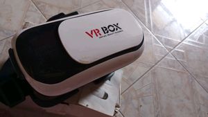 Virtual Reality Box.⁷