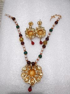 Pretty Neck Piece