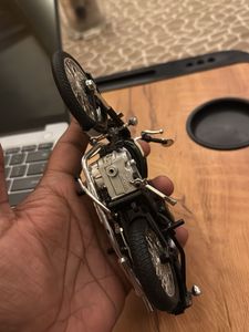 Royal Enfield Model Bike scale mode