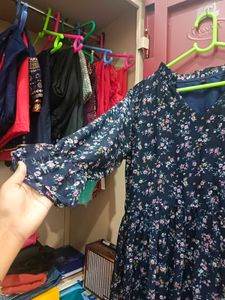 Floral Print Midi Dress 42 and 44 wear it.
