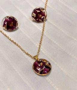 Resin Flower Pendant Necklace