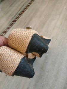 Beautiful Cream Shining Sandals ✨✨