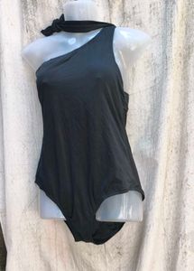 Stylish One-Shoulder Swimsuit