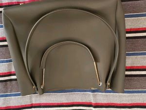 Handbag with free keychain