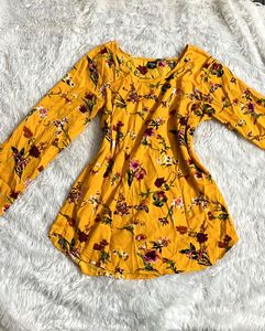 Sale!!Yellow Floral Top✨