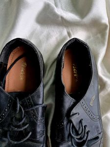 BATA Women&#39;s JIL Black Sneakers