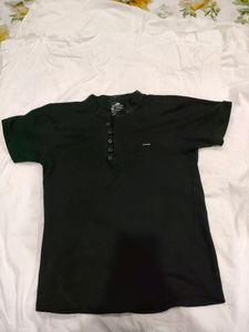 Black T-shirt With Buttons