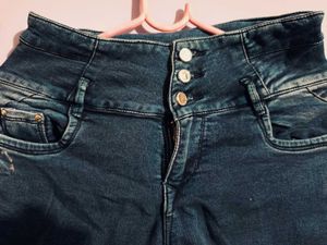 Stylish High-Waisted Denim Jeans