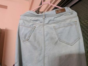Light Wash Flared Jeans