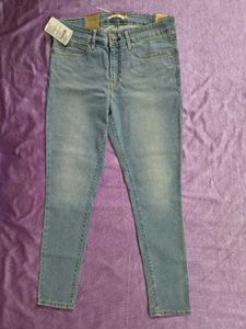 Levi&#39;s 711 Skinny Jeans brand new