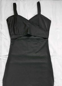 Black bodycon mini dress with waist cutout 🐈‍⬛✨