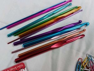 Crochet Kit, 12 Hooks, Yarn Needles, Marker..