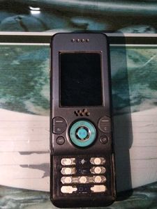 Vintage Sony Ericson W580i