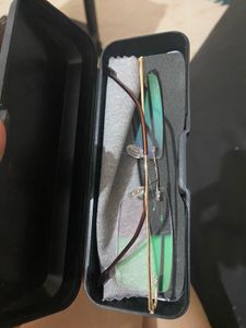 Stylish clear spectacle