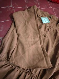 New top with tag