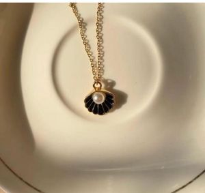 Shell Pearl Necklace