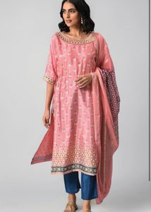 Elegant Pink Kurta with Stylish Design