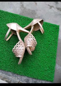 Golden Colour Heels
