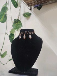 Unique Leaf Pendant Choker