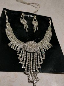 SILVER NECKLACE SET WITH EARRINGS