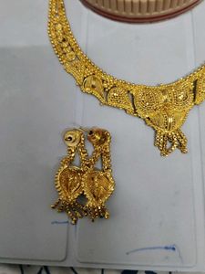 Elegant Golden Necklace &amp; Earring Set