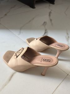Brand New Nude Heels