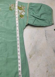 Embroidered Women&#39;s Top