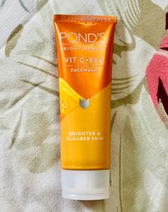 Pond&#39;s Bright Beauty Facewash